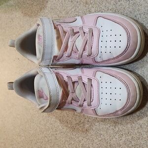 Girls Nike Low Borough Court Shoes